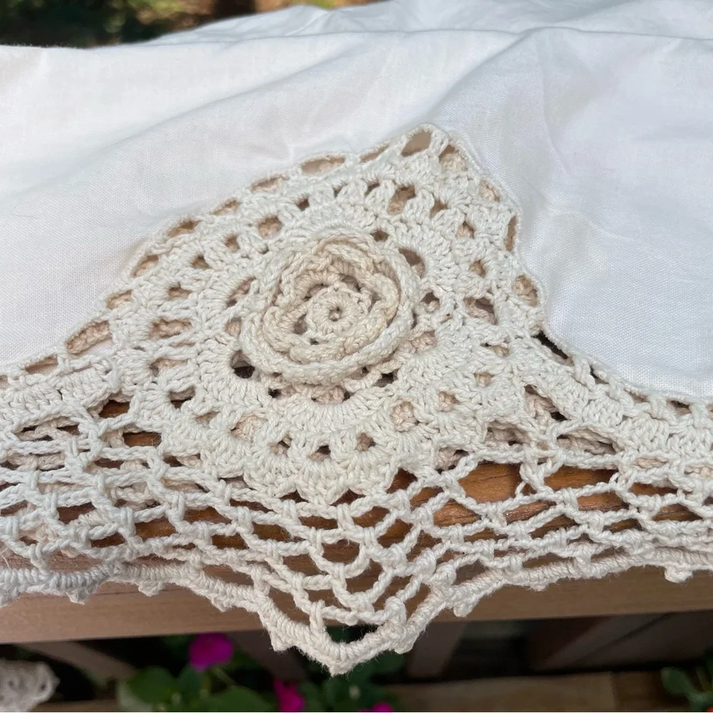 Vintage Crochet Twin Size BedSkirt / Ivory